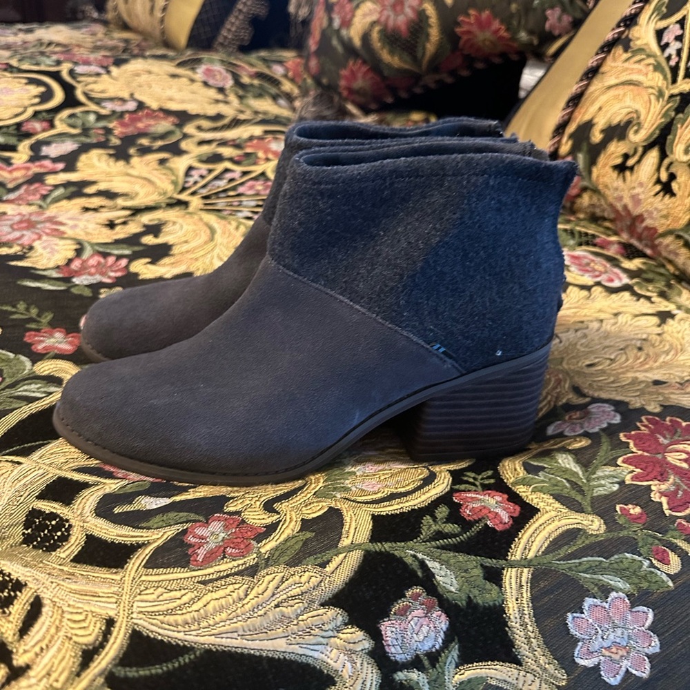 Toms Women's Ankle Boots in Gray